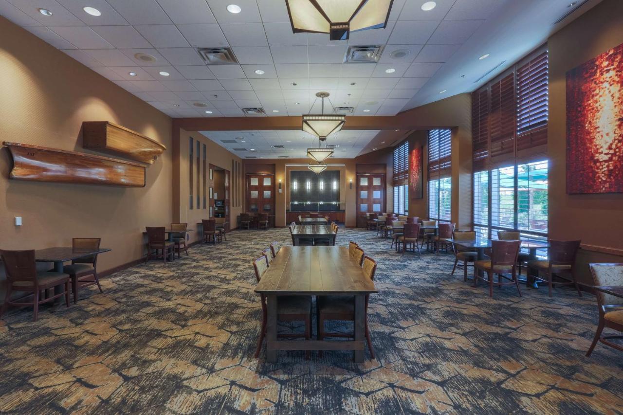 Doubletree By Hilton Bay City - Riverfront Exterior foto