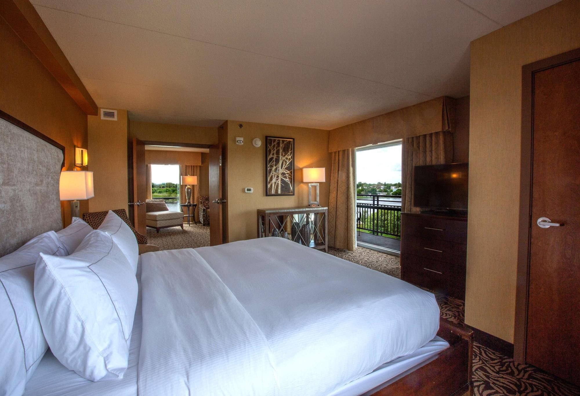 Doubletree By Hilton Bay City - Riverfront Exterior foto