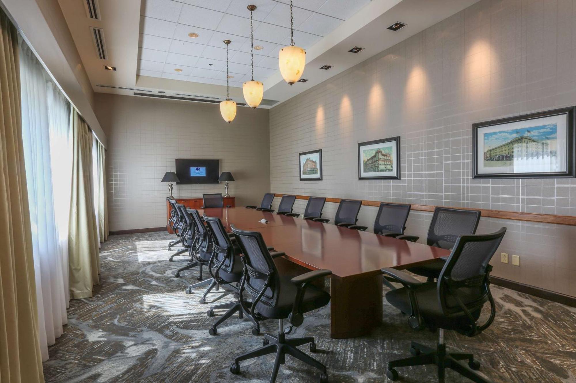 Doubletree By Hilton Bay City - Riverfront Exterior foto