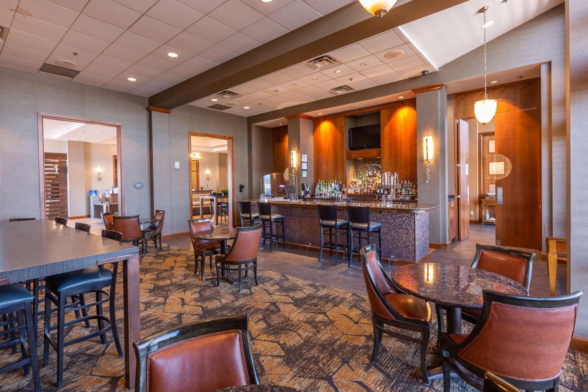Doubletree By Hilton Bay City - Riverfront Exterior foto